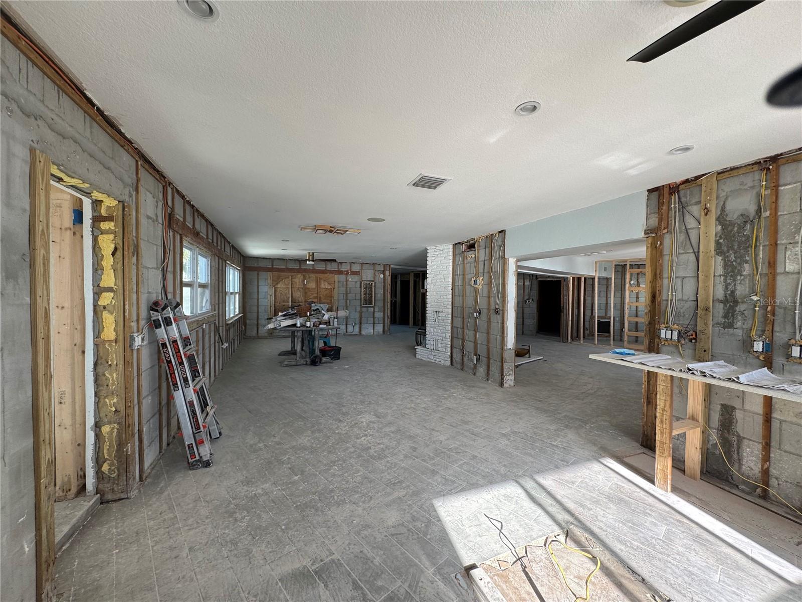 803 BAY POINT DR, MADEIRA BEACH, FL, 33708