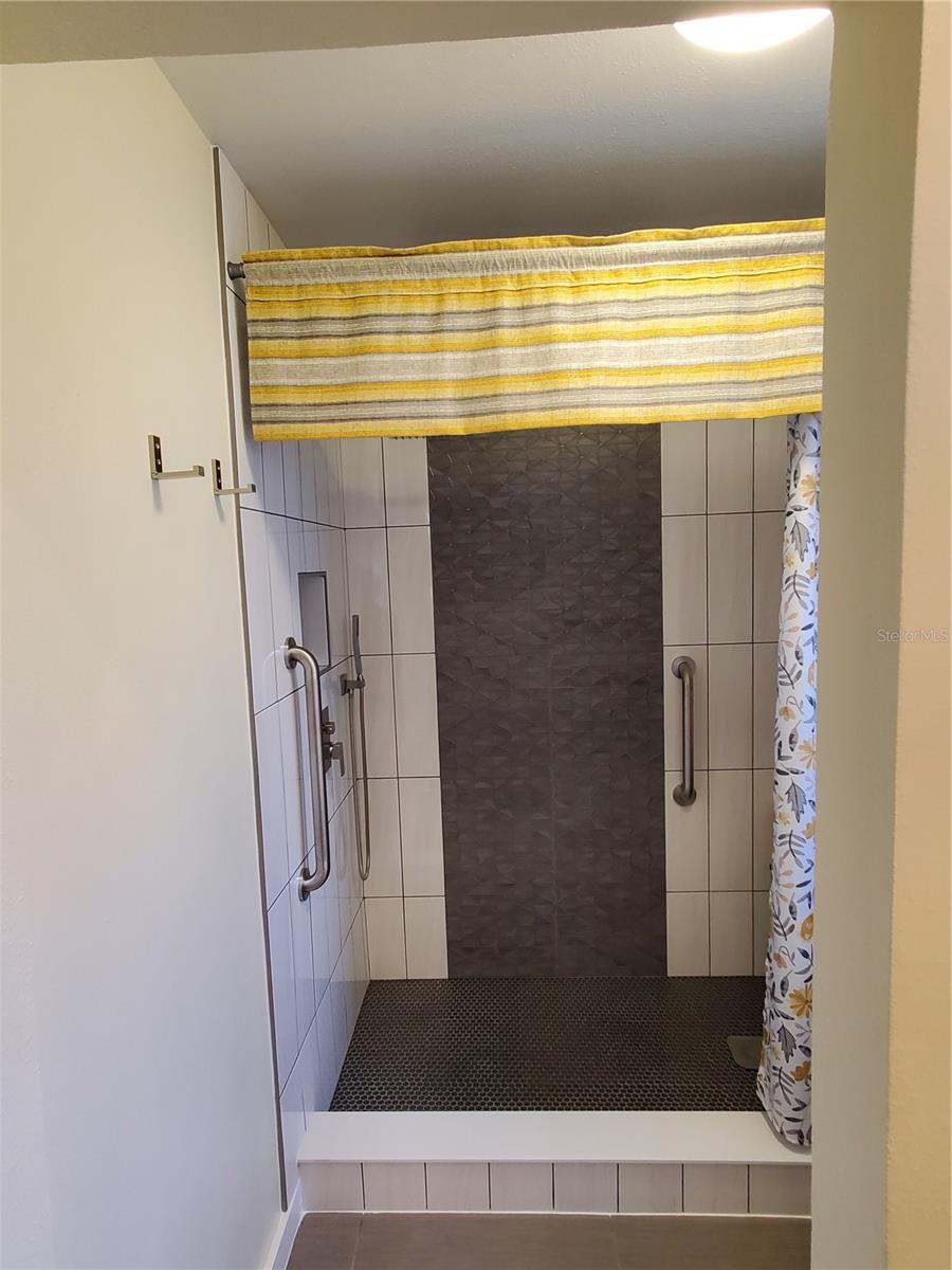 1707 NEW BEDFORD DR, SUN CITY CENTER, FL, 33573