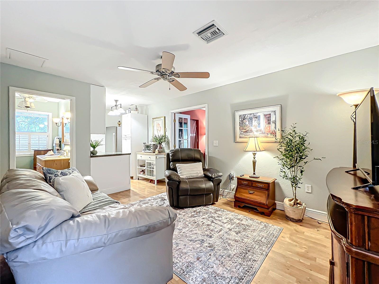 1415 E 9TH AVE, MOUNT DORA, FL, 32757