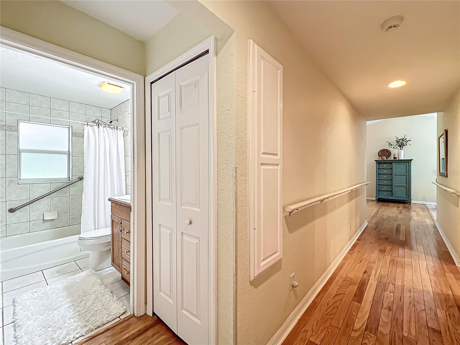 1415 E 9TH AVE, MOUNT DORA, FL, 32757