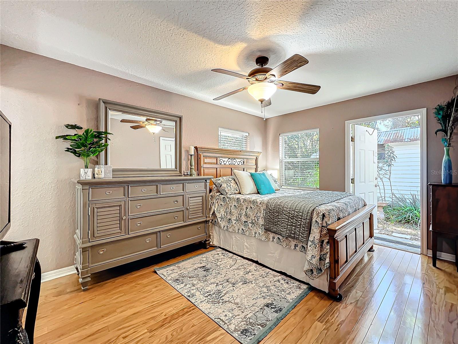 1415 E 9TH AVE, MOUNT DORA, FL, 32757