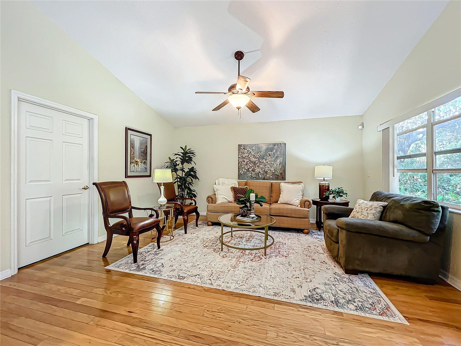 1415 E 9TH AVE, MOUNT DORA, FL, 32757