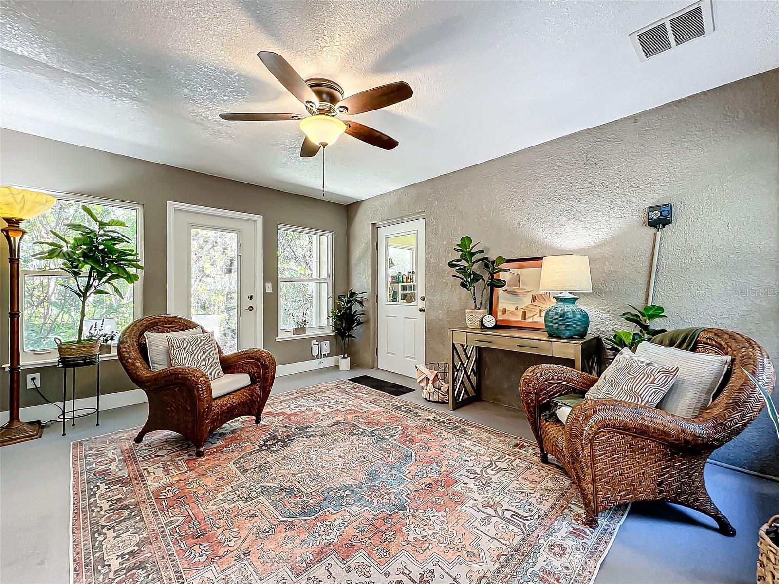 1415 E 9TH AVE, MOUNT DORA, FL, 32757