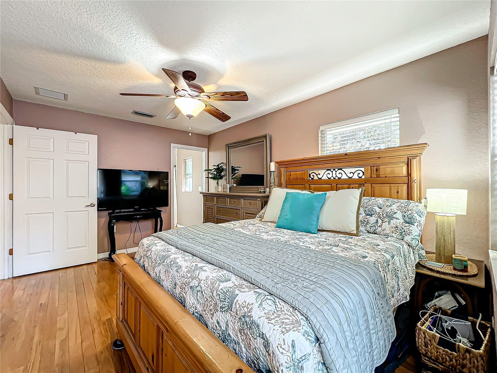 1415 E 9TH AVE, MOUNT DORA, FL, 32757