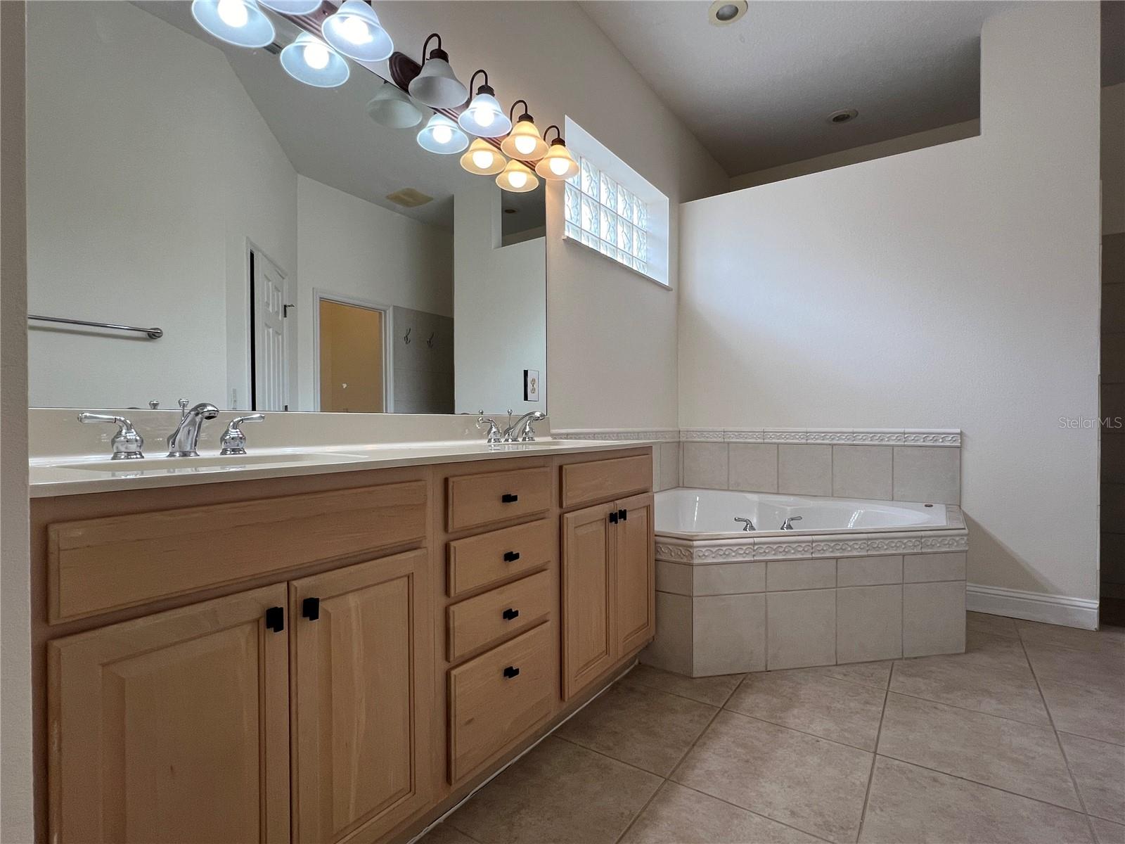 10674 WOODCHASE CIR, ORLANDO, FL, 32836