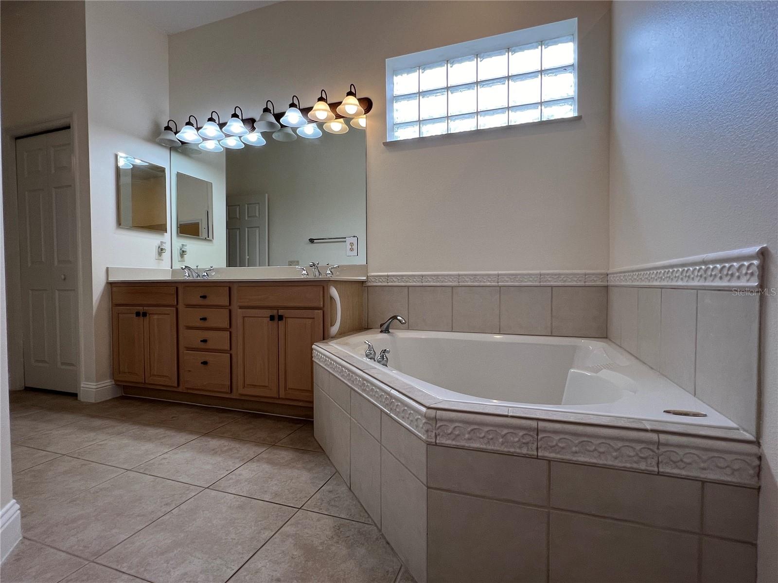 10674 WOODCHASE CIR, ORLANDO, FL, 32836
