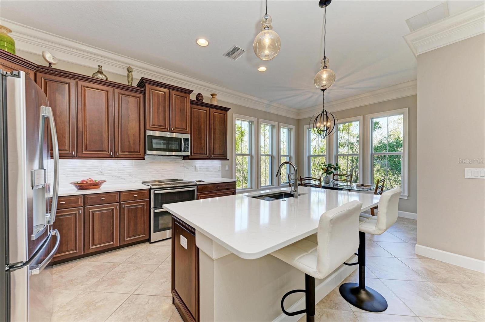 321 SAPPHIRE LAKE DR #101, BRADENTON, FL, 34209
