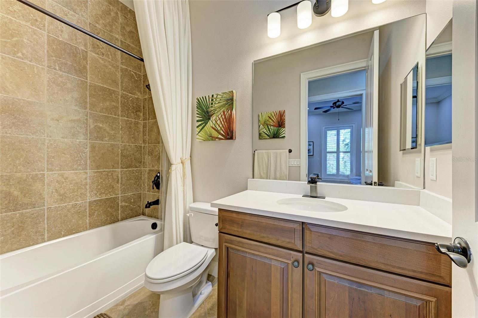 321 SAPPHIRE LAKE DR #101, BRADENTON, FL, 34209