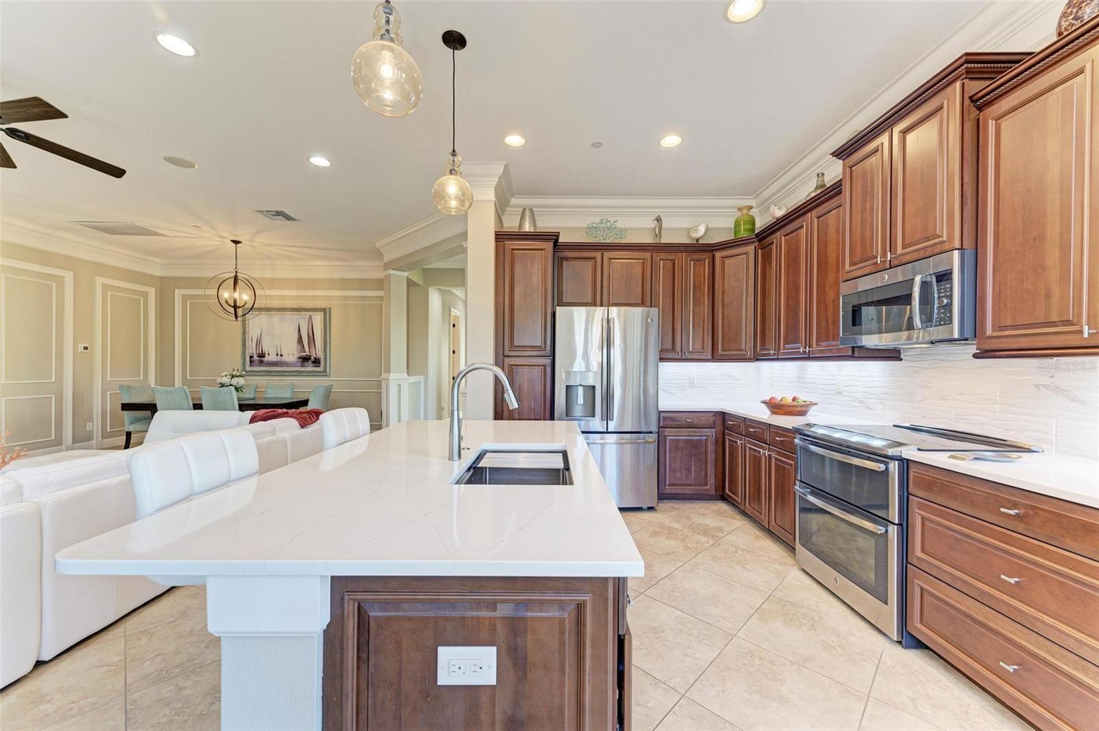 321 SAPPHIRE LAKE DR #101, BRADENTON, FL, 34209