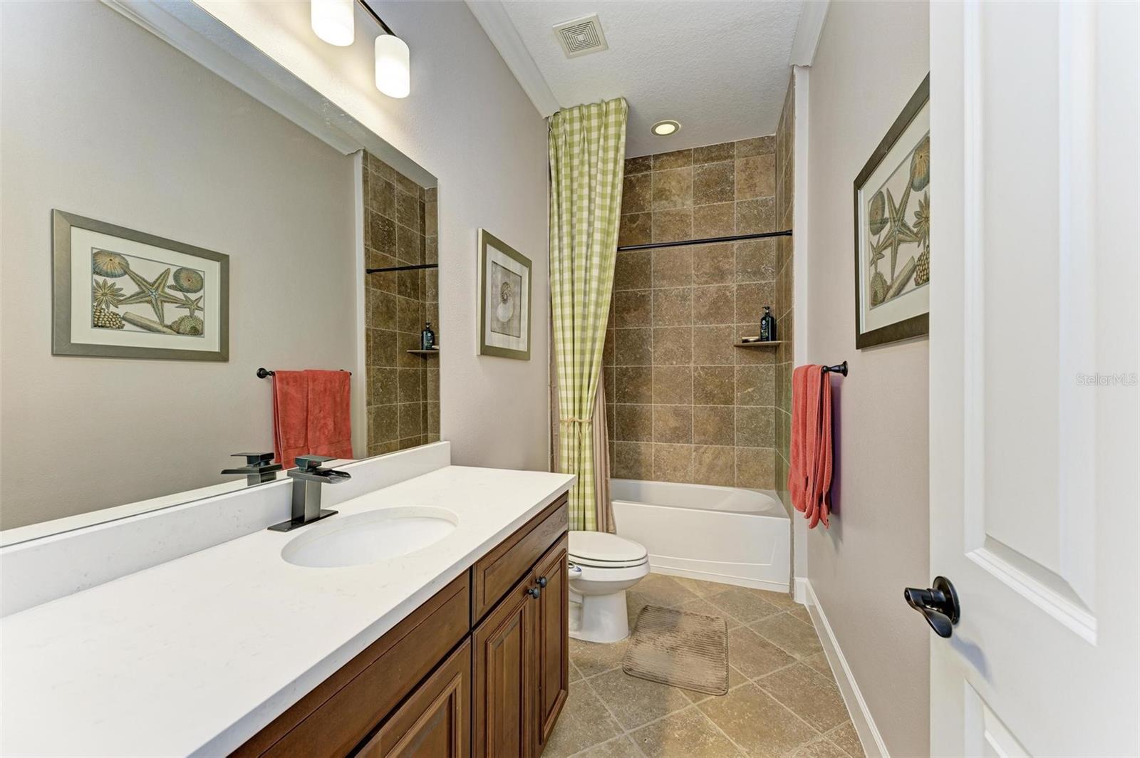 321 SAPPHIRE LAKE DR #101, BRADENTON, FL, 34209