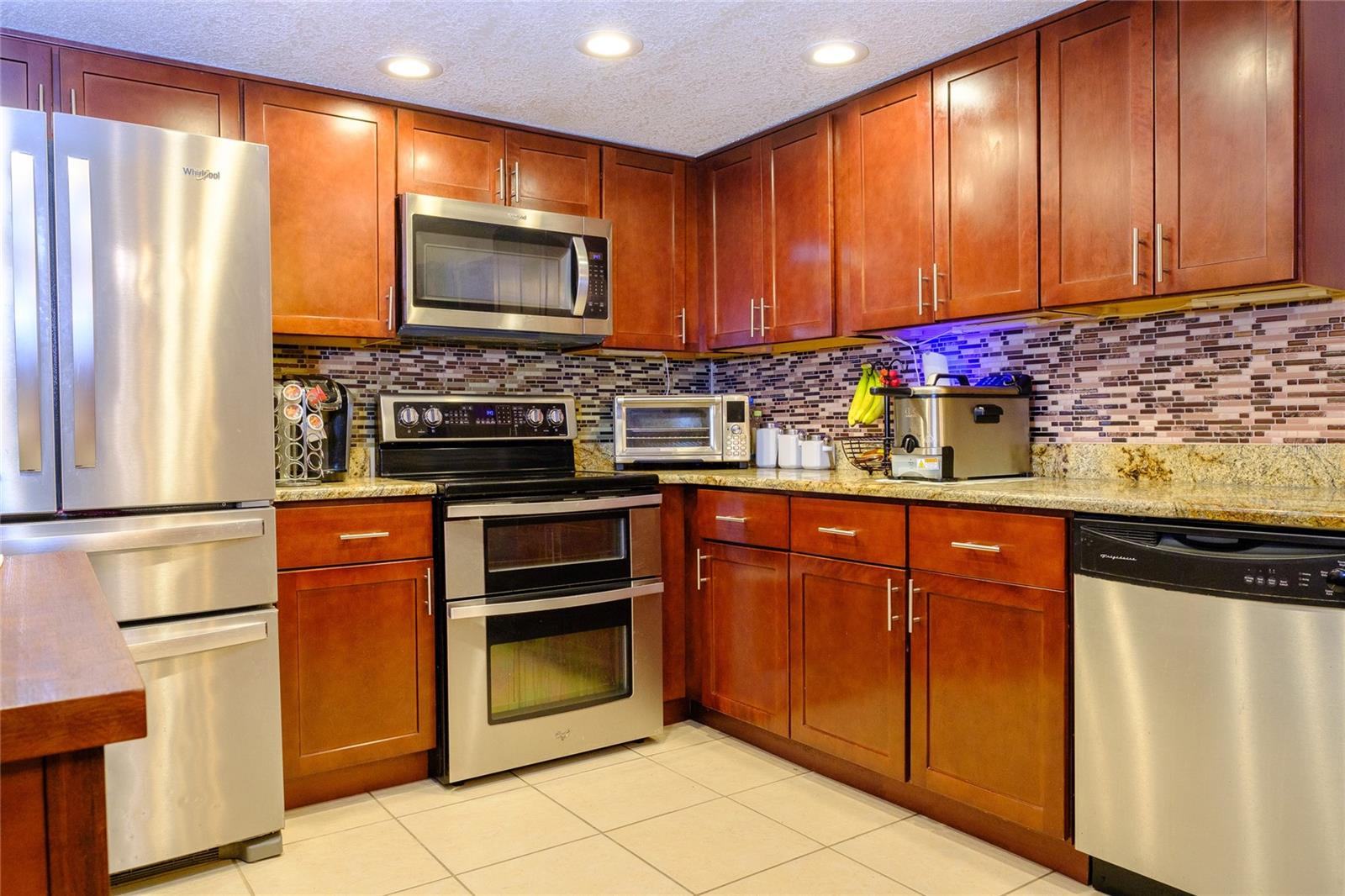 6811 DAUPHIN, TAMPA, FL, 33611