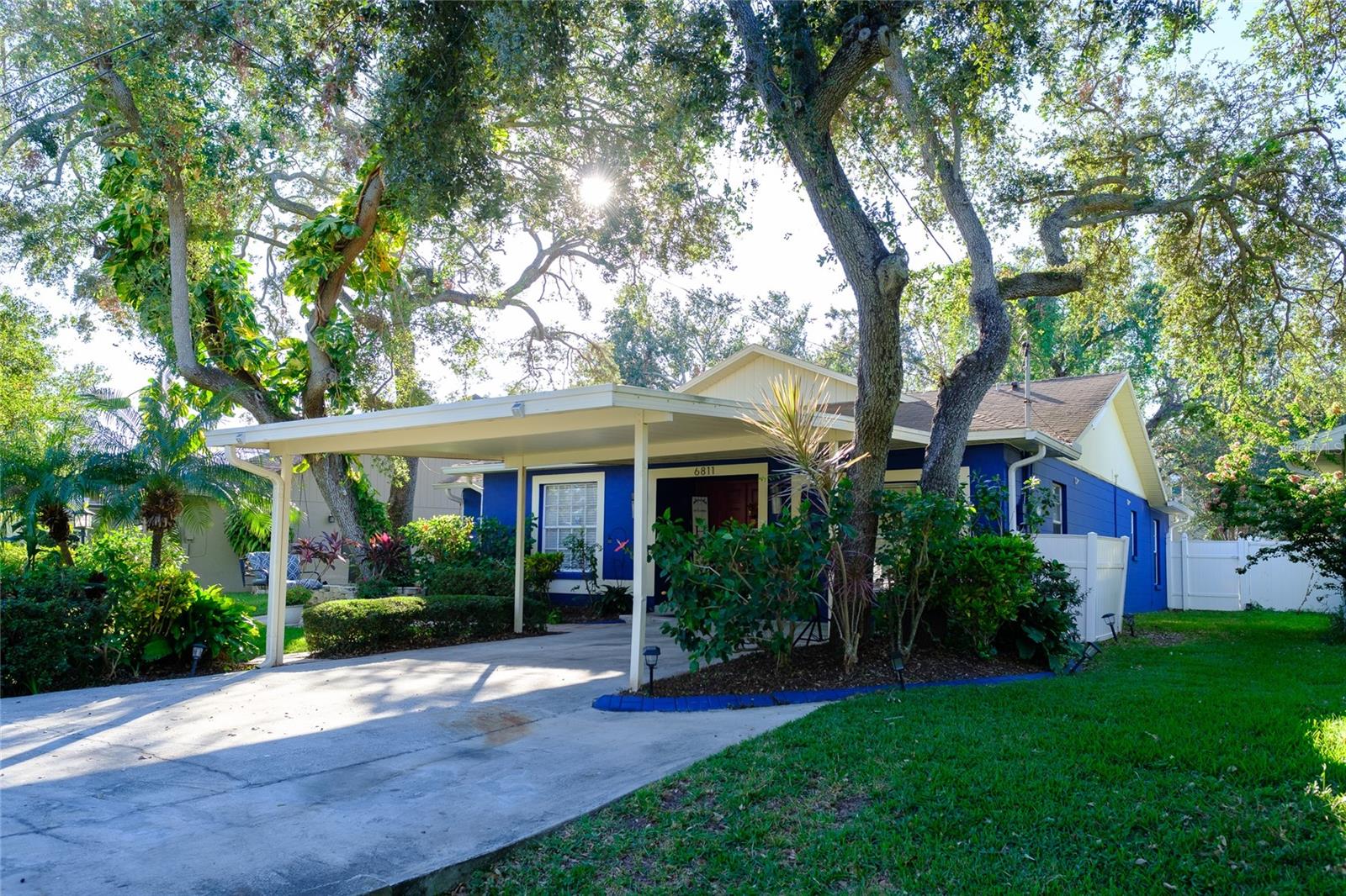 6811 DAUPHIN, TAMPA, FL, 33611