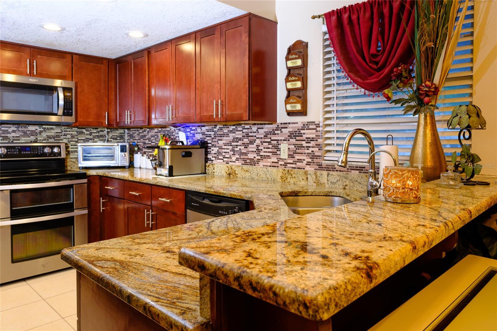 6811 DAUPHIN, TAMPA, FL, 33611