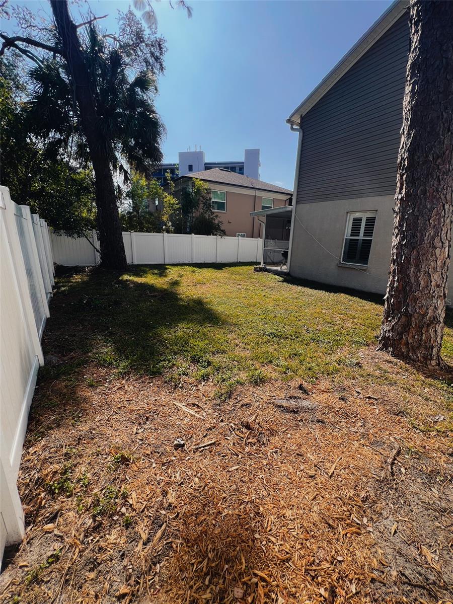 1102 W CHARTER ST, TAMPA, FL, 33602