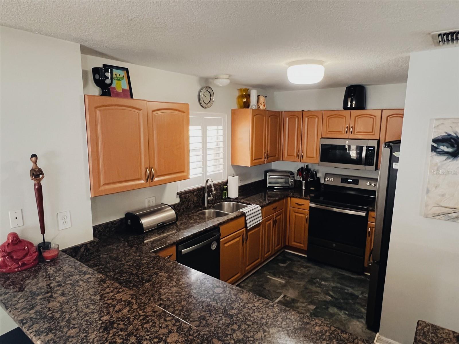 1102 W CHARTER ST, TAMPA, FL, 33602