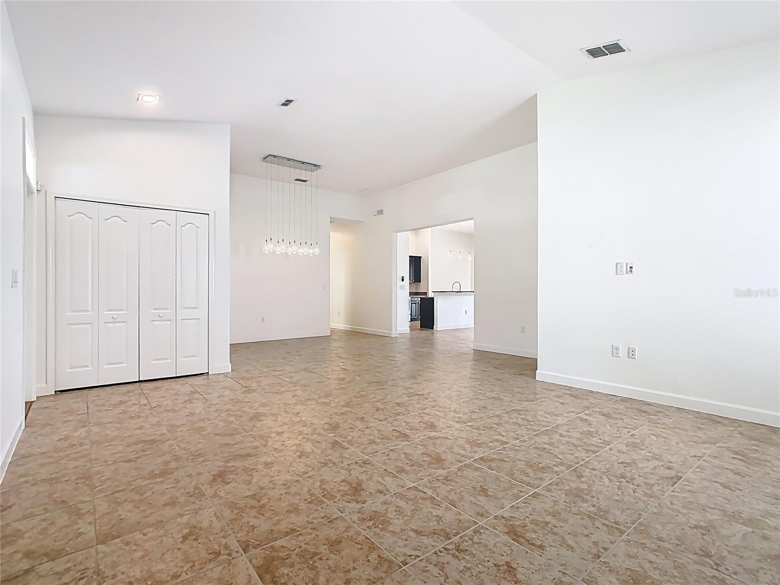 8914 DOVE VALLEY WAY, DAVENPORT, FL, 33896