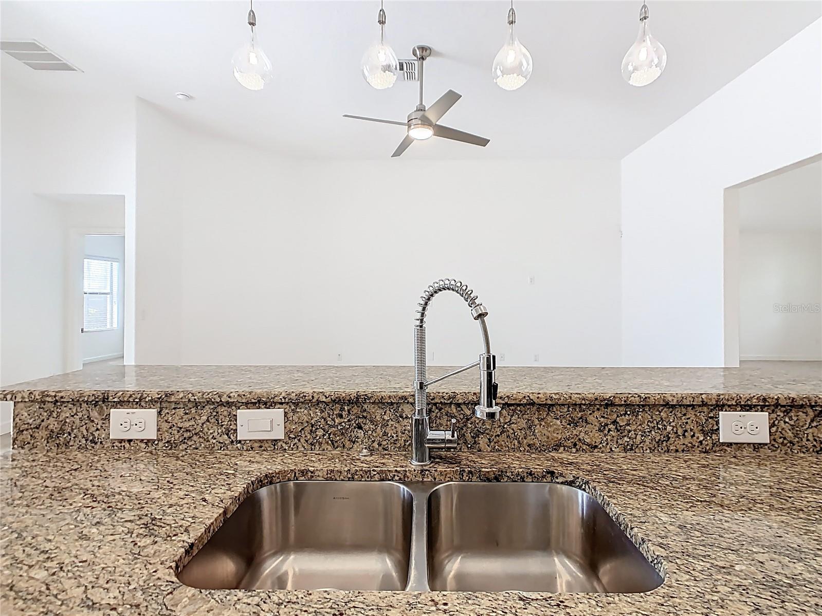 8914 DOVE VALLEY WAY, DAVENPORT, FL, 33896