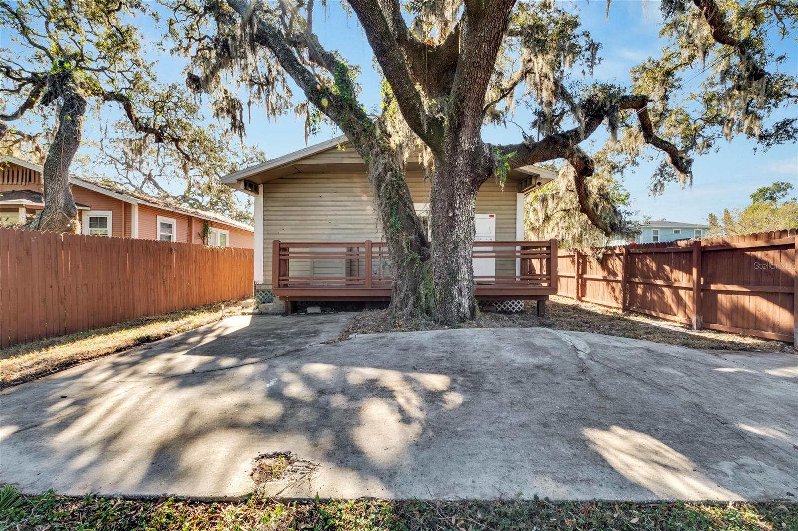 1100 E LOUISIANA AVE, TAMPA, FL, 33603