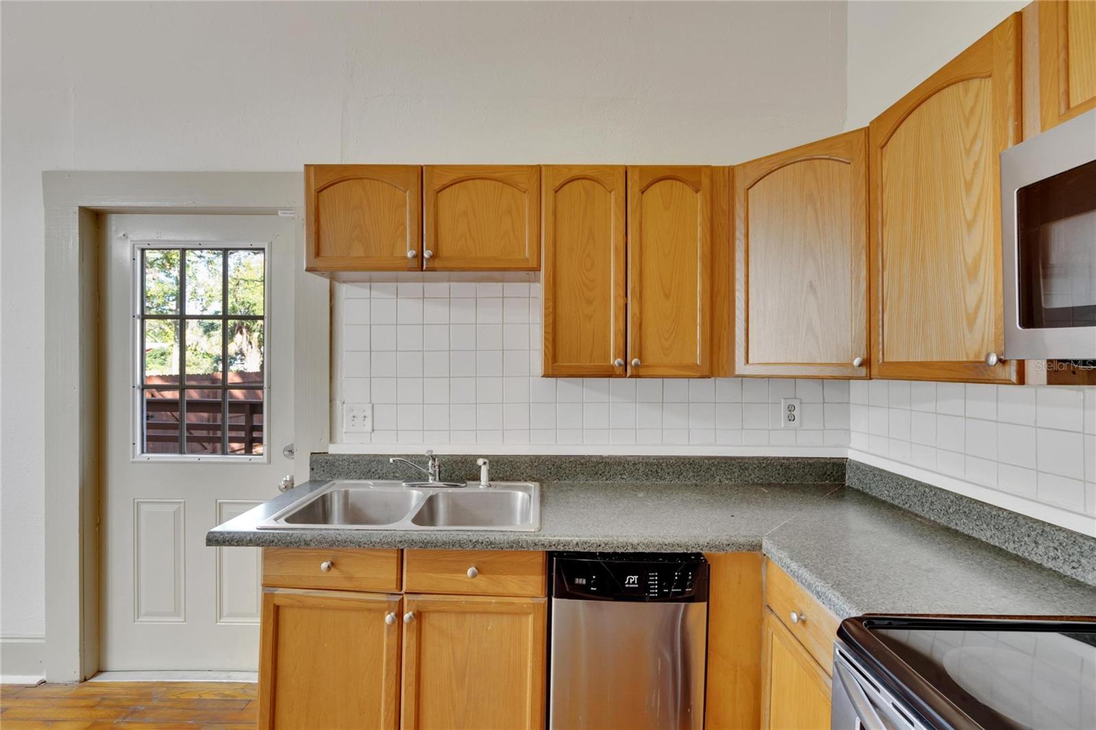 1100 E LOUISIANA AVE, TAMPA, FL, 33603