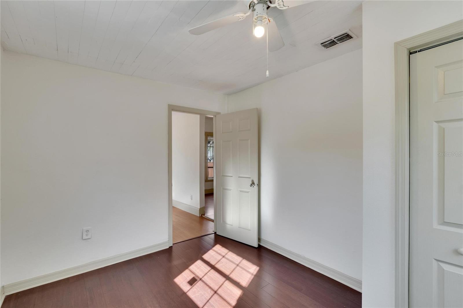 1100 E LOUISIANA AVE, TAMPA, FL, 33603