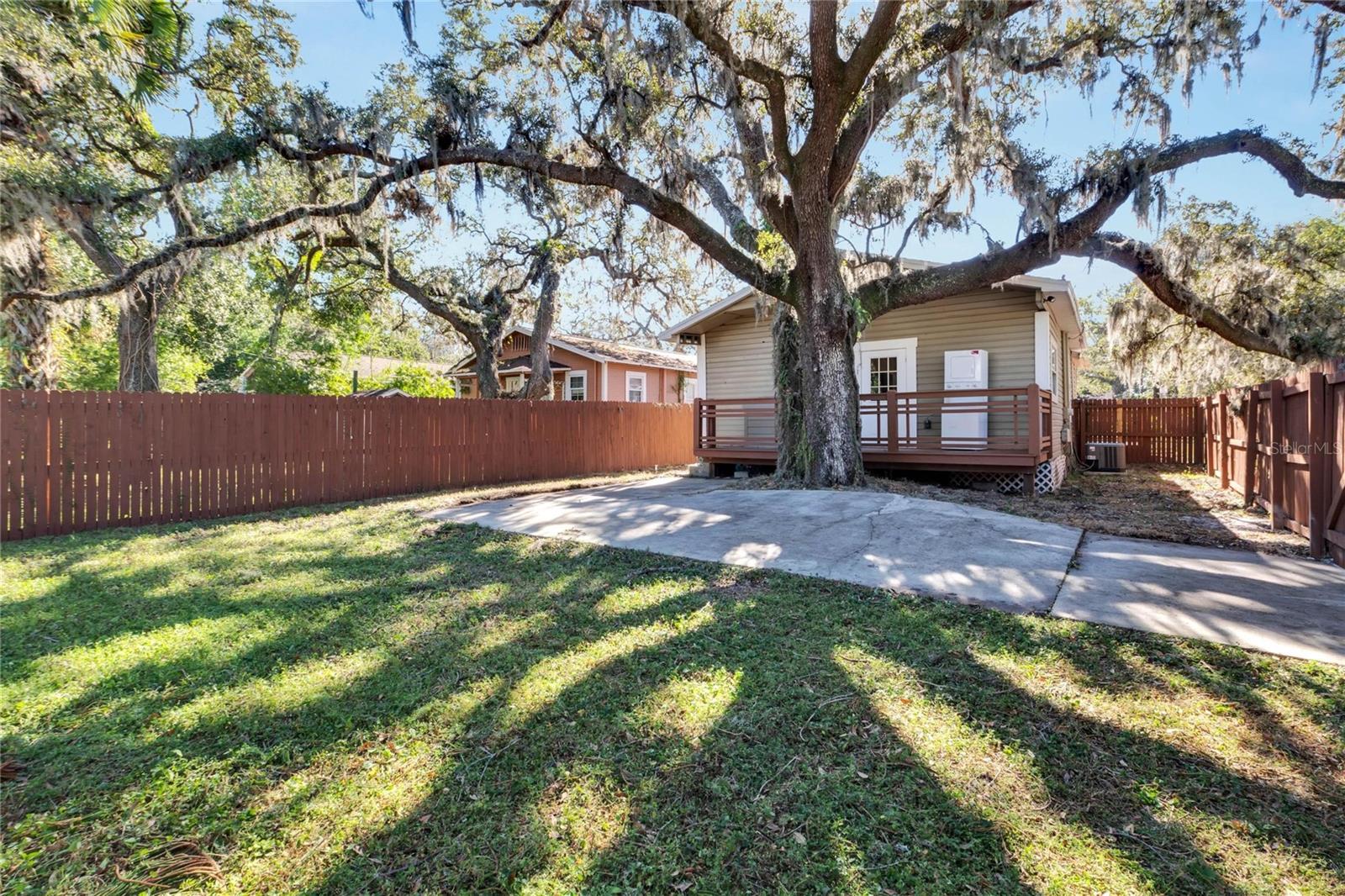 1100 E LOUISIANA AVE, TAMPA, FL, 33603