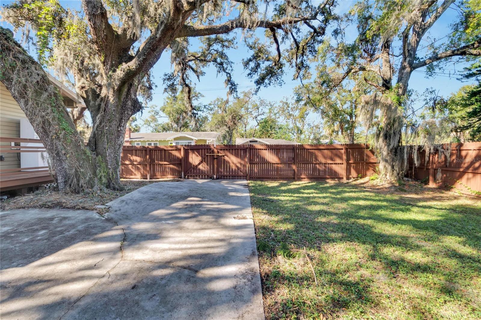 1100 E LOUISIANA AVE, TAMPA, FL, 33603