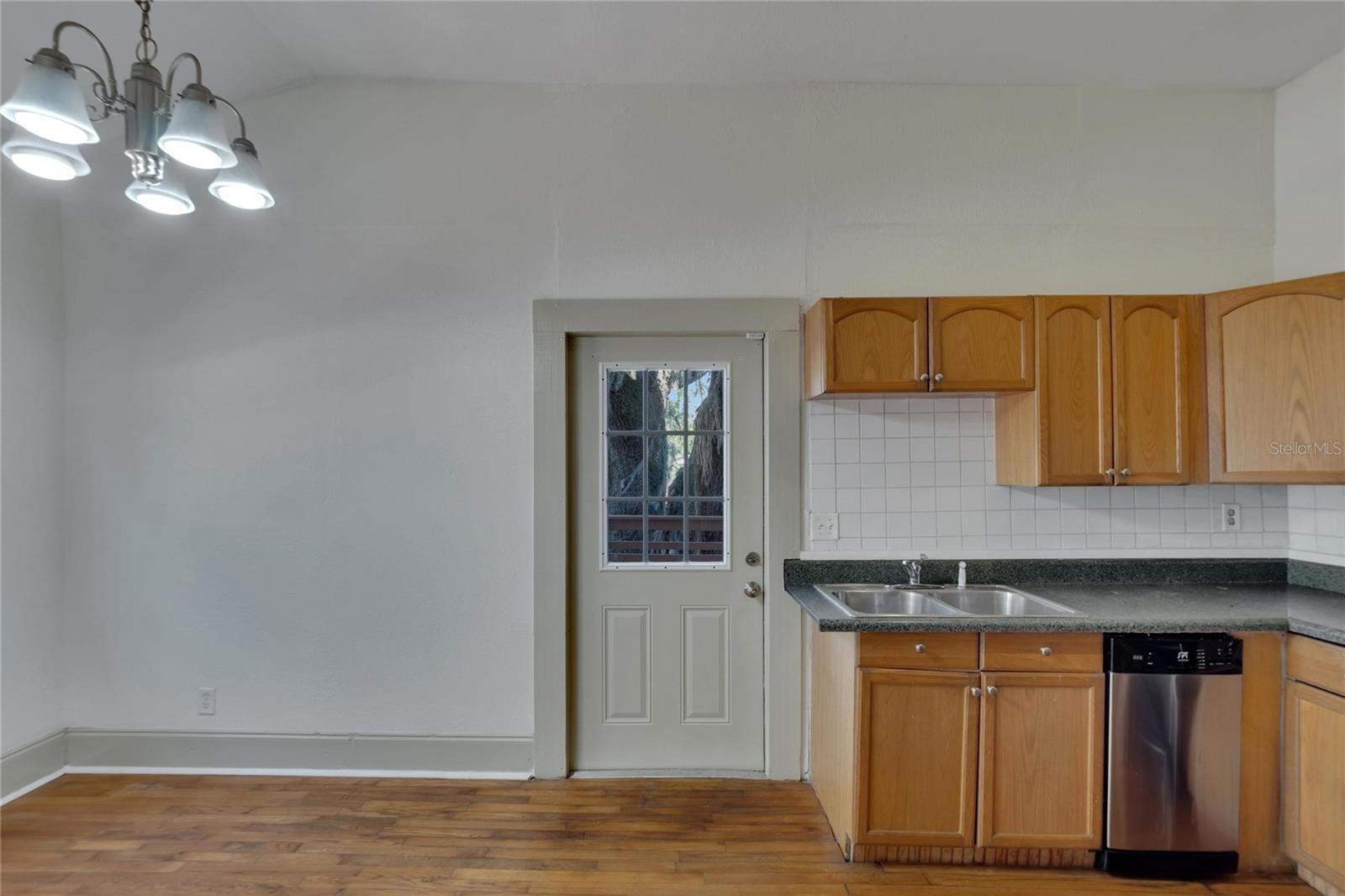 1100 E LOUISIANA AVE, TAMPA, FL, 33603
