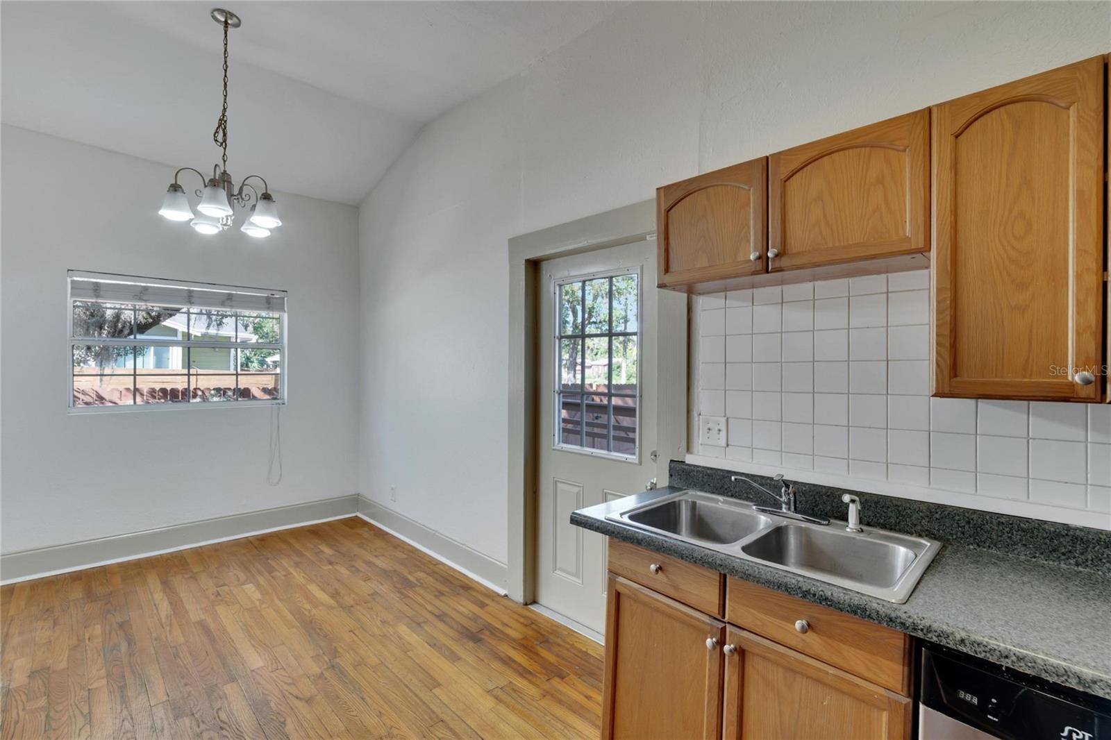 1100 E LOUISIANA AVE, TAMPA, FL, 33603
