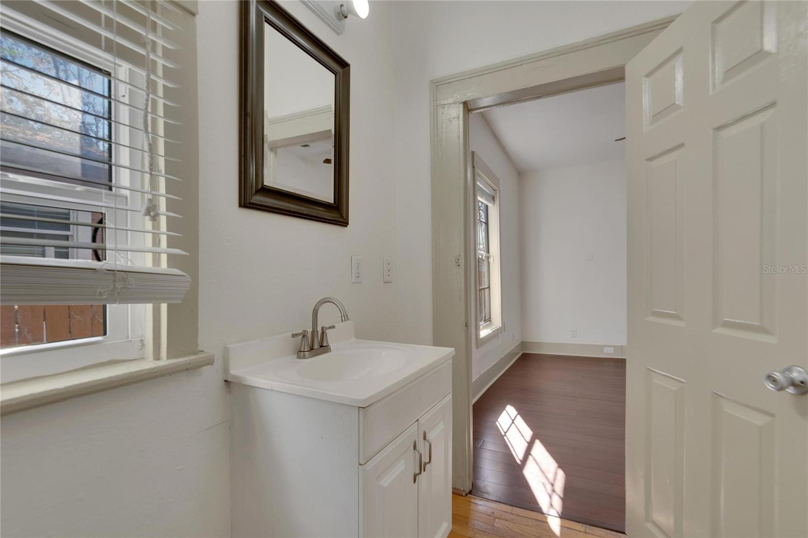 1100 E LOUISIANA AVE, TAMPA, FL, 33603