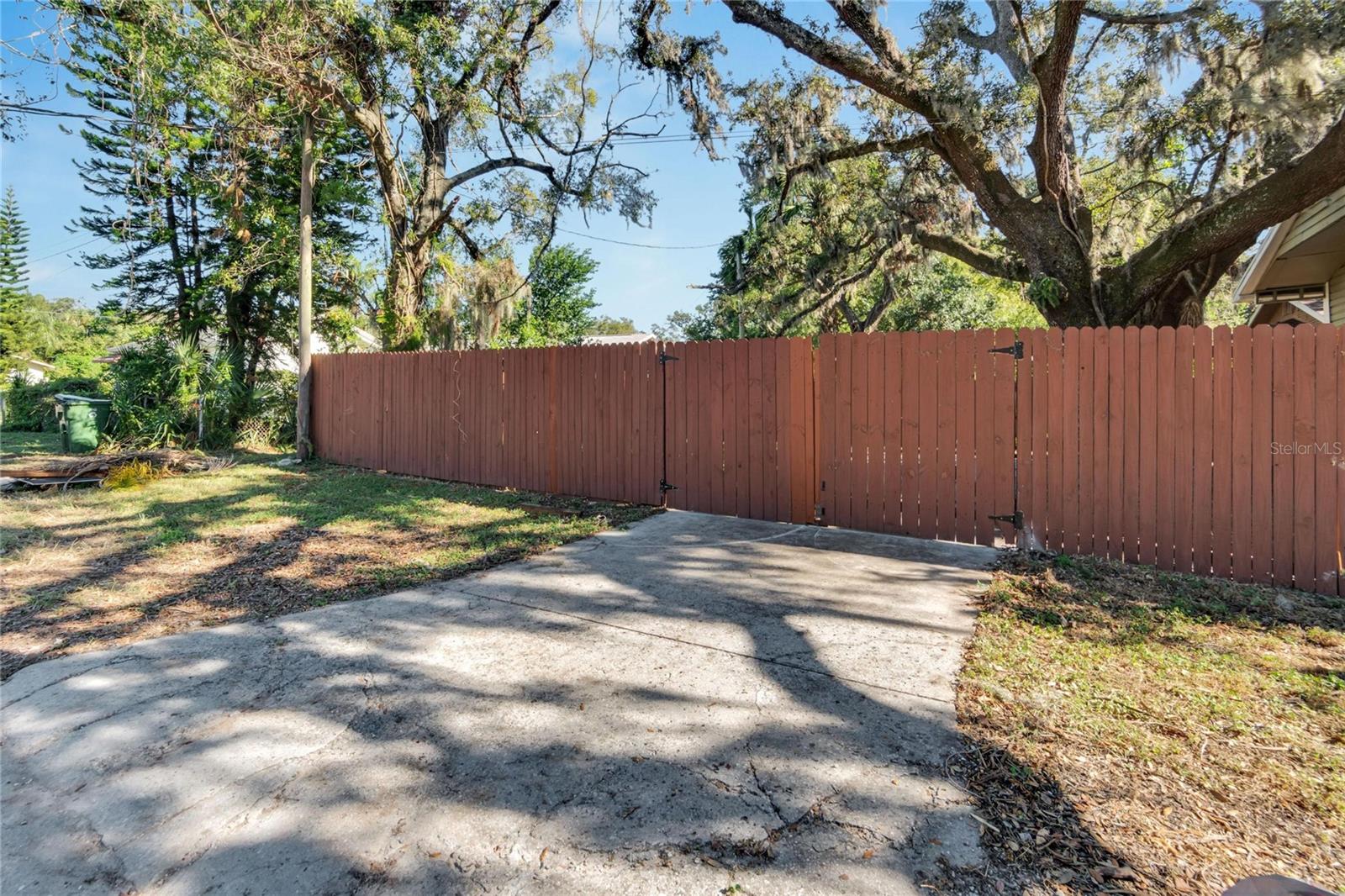 1100 E LOUISIANA AVE, TAMPA, FL, 33603