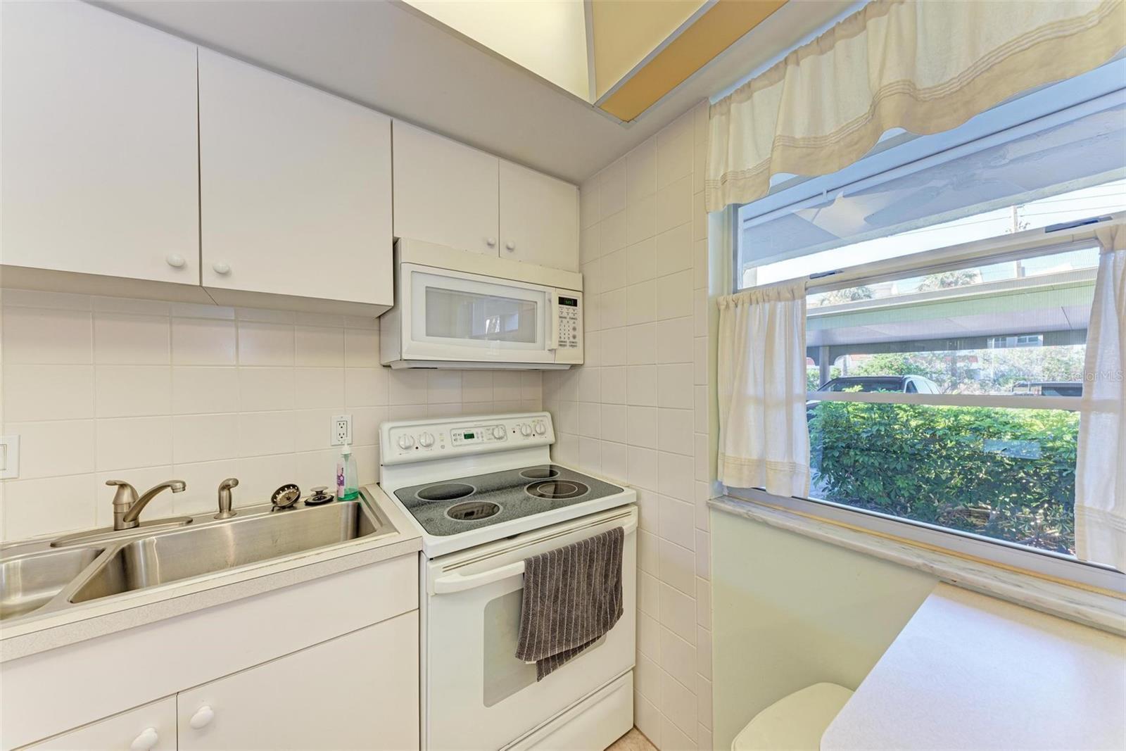 4370 CHATHAM DR #104, LONGBOAT KEY, FL, 34228