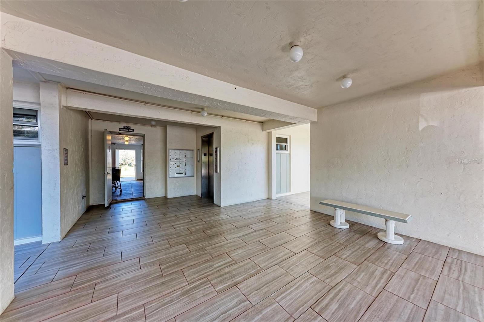 4370 CHATHAM DR #104, LONGBOAT KEY, FL, 34228