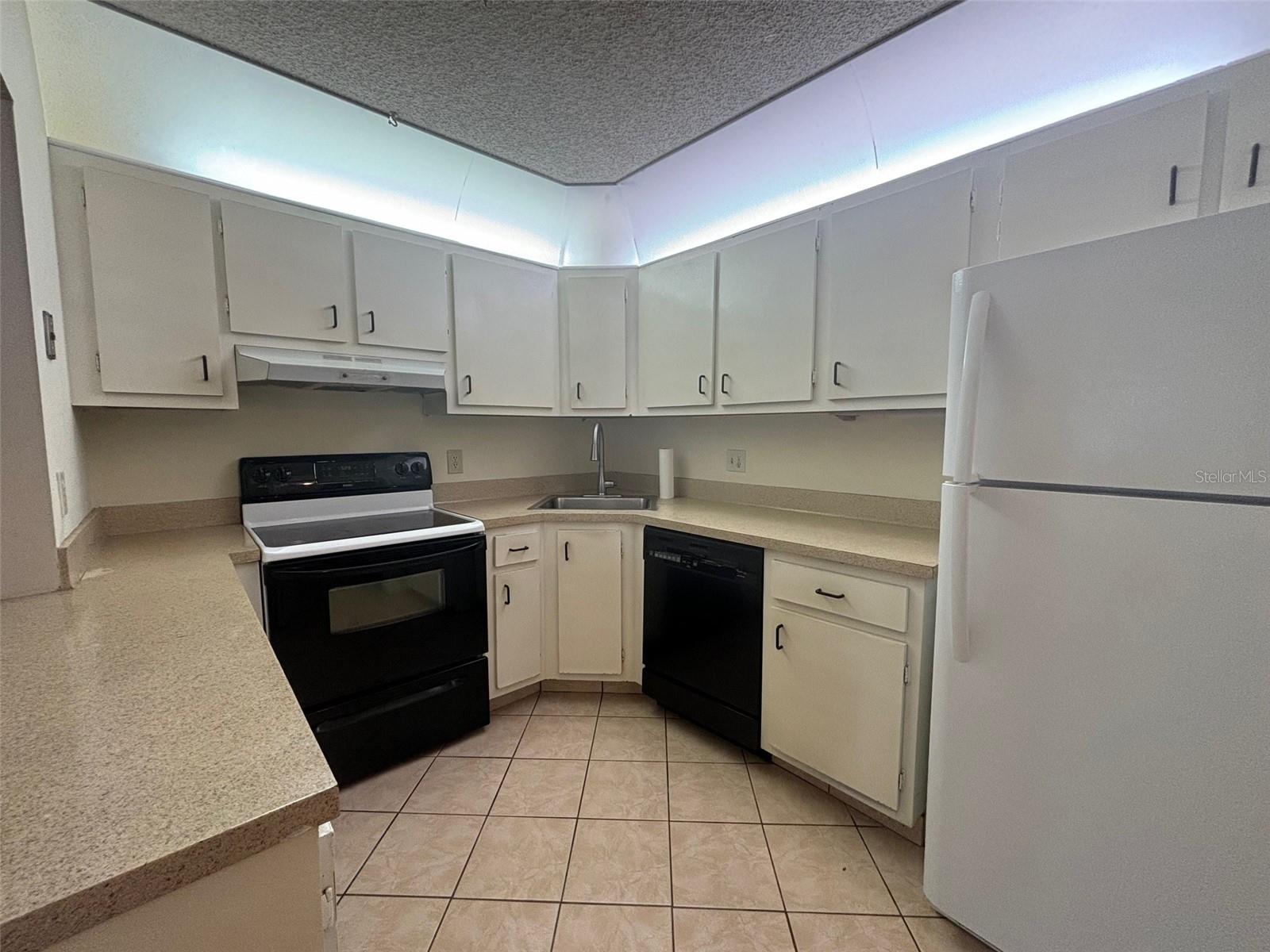 332 PINE RIDGE CIR #B1, GREENACRES, FL, 33463