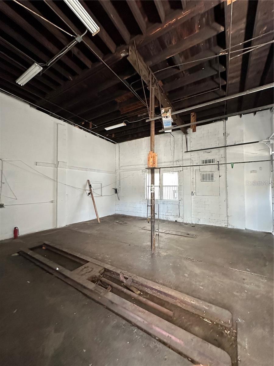 1502 E COLUMBUS DR, TAMPA, FL, 33605