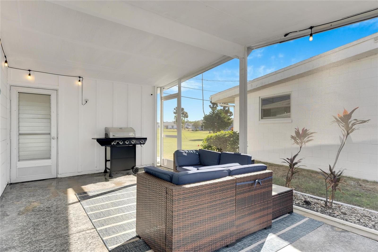 805 AUGUSTA DR, SUN CITY CENTER, FL, 33573