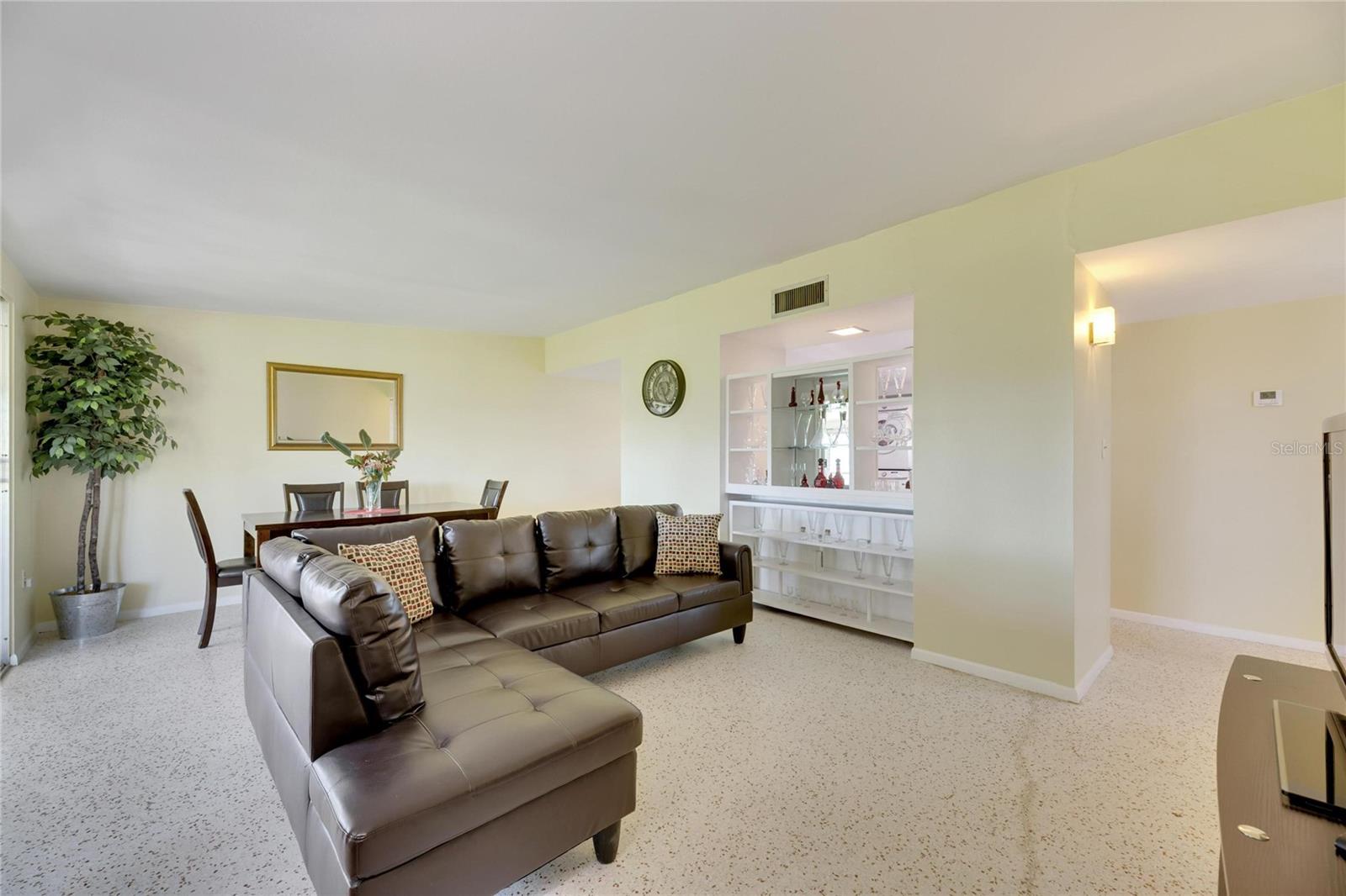 805 AUGUSTA DR, SUN CITY CENTER, FL, 33573