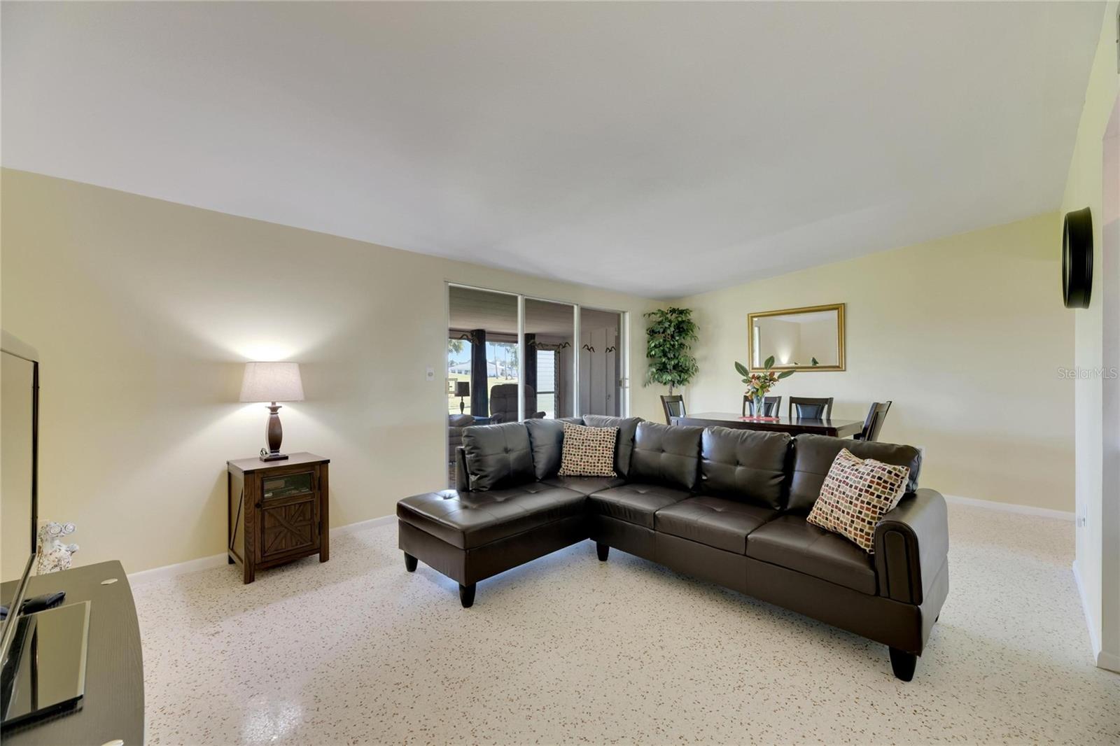 805 AUGUSTA DR, SUN CITY CENTER, FL, 33573