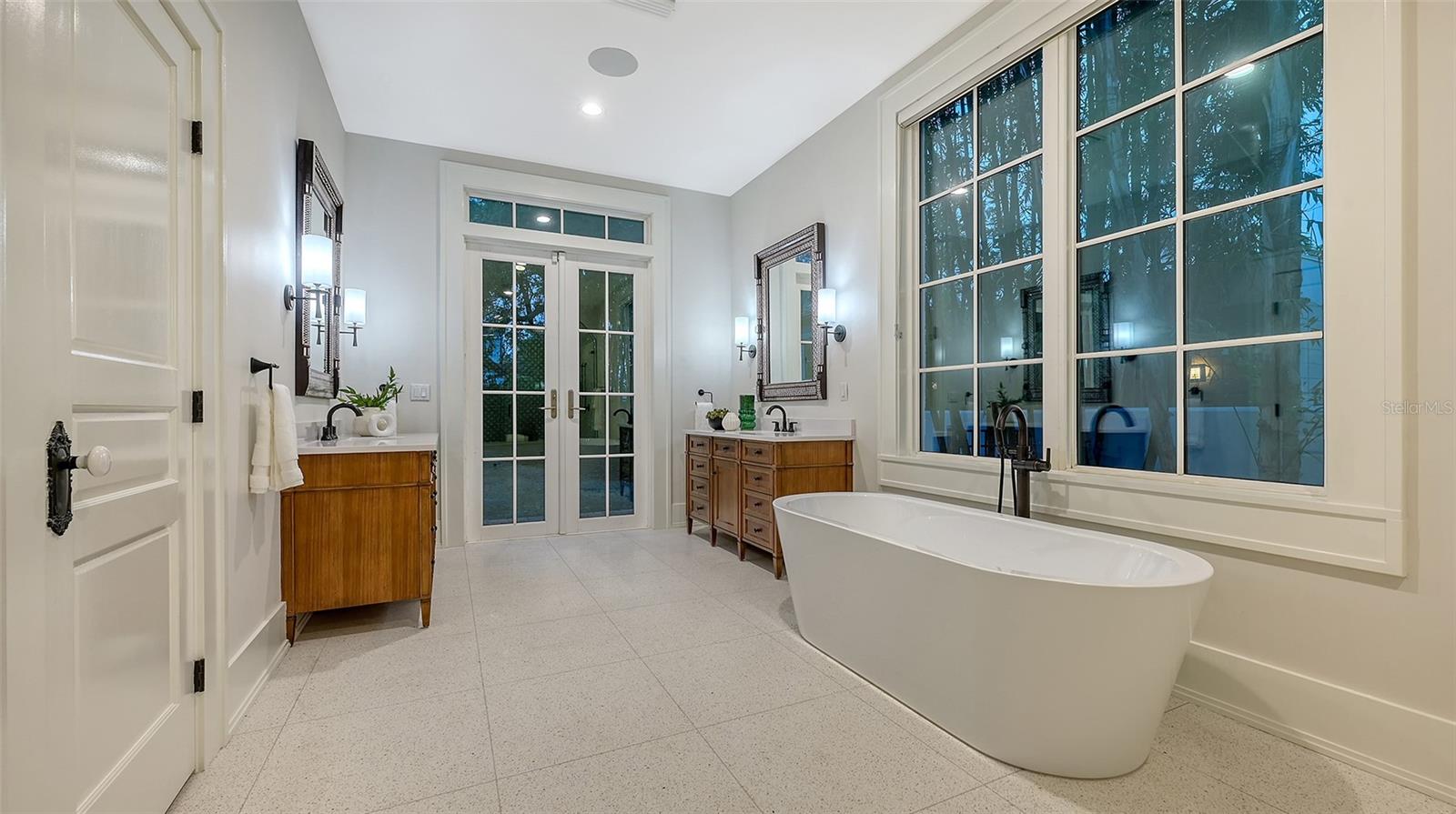 1682 HAWTHORNE ST, SARASOTA, FL, 34239