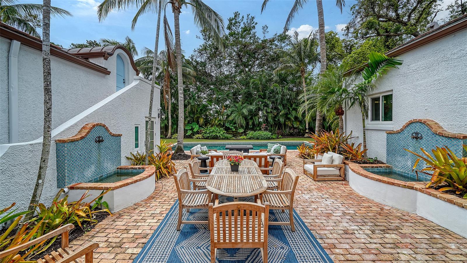 1682 HAWTHORNE ST, SARASOTA, FL, 34239
