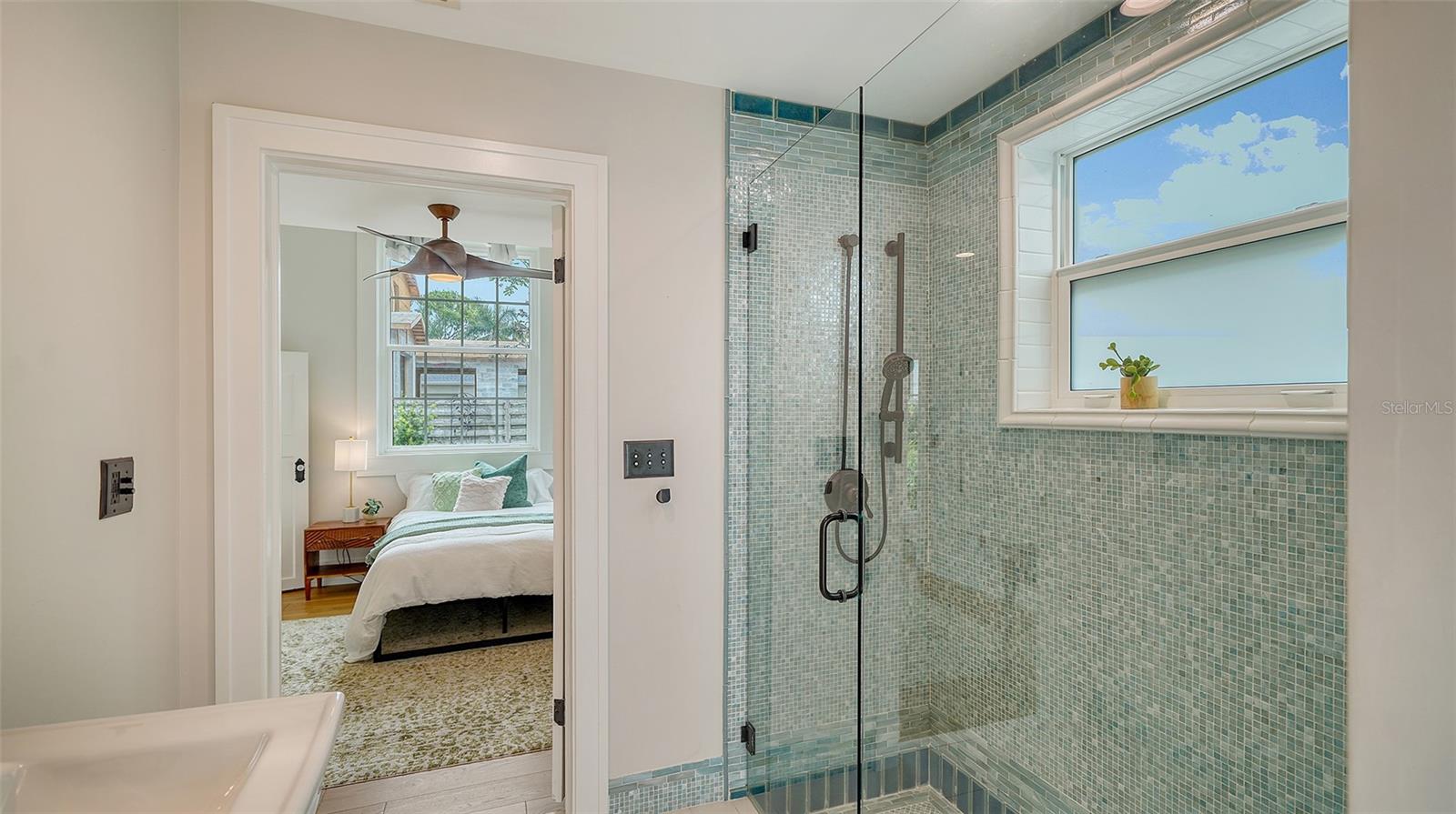 1682 HAWTHORNE ST, SARASOTA, FL, 34239