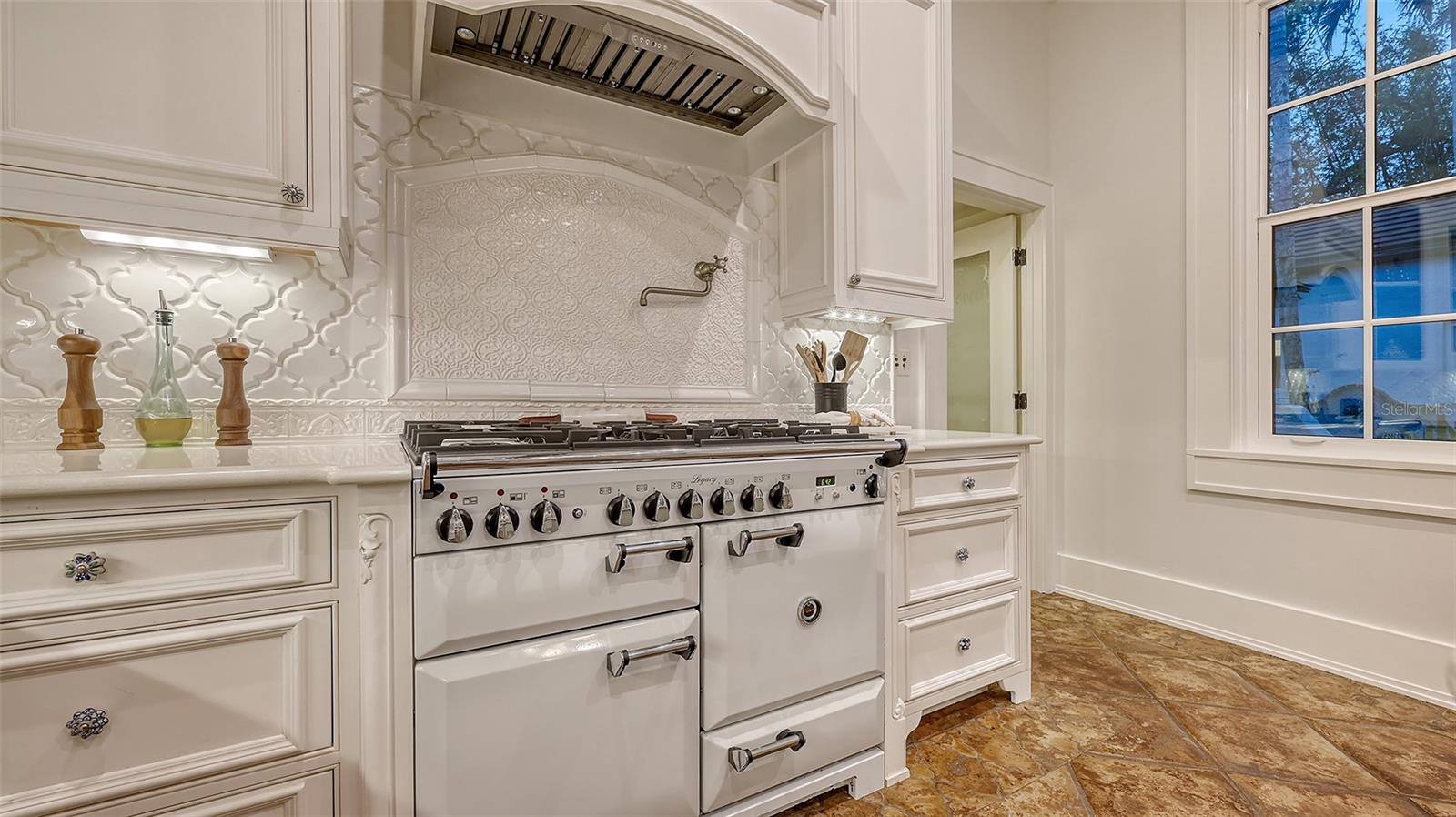 1682 HAWTHORNE ST, SARASOTA, FL, 34239