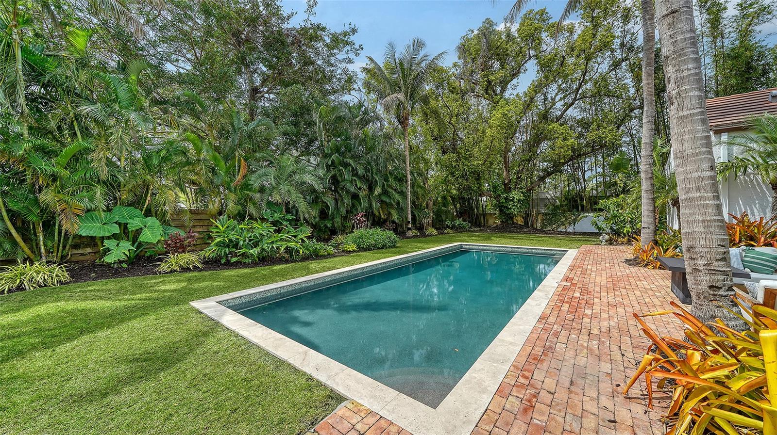 1682 HAWTHORNE ST, SARASOTA, FL, 34239