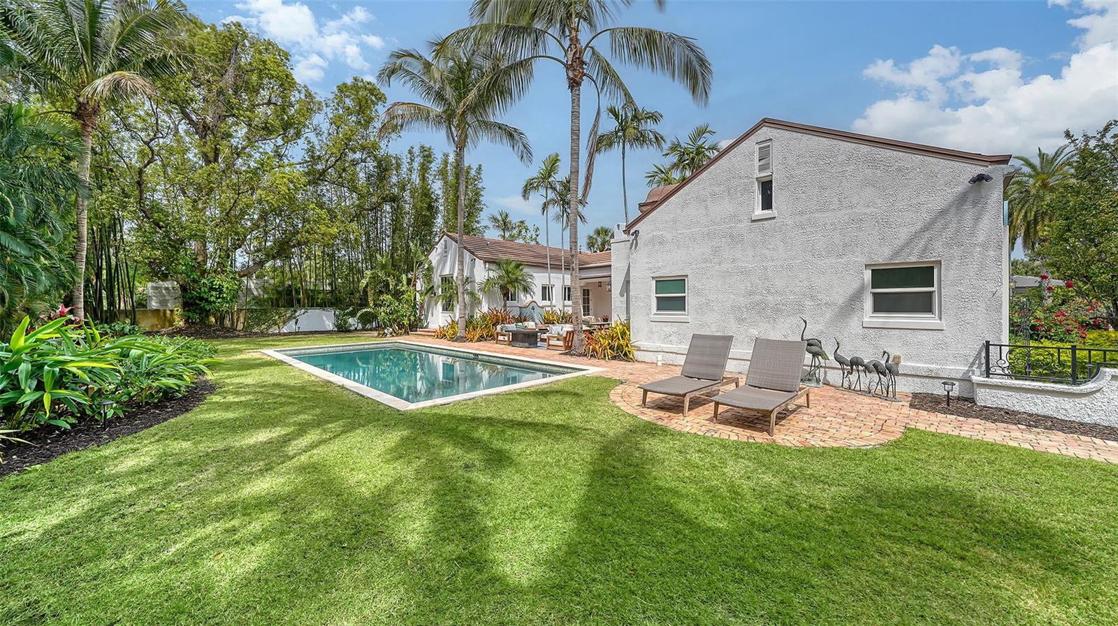 1682 HAWTHORNE ST, SARASOTA, FL, 34239