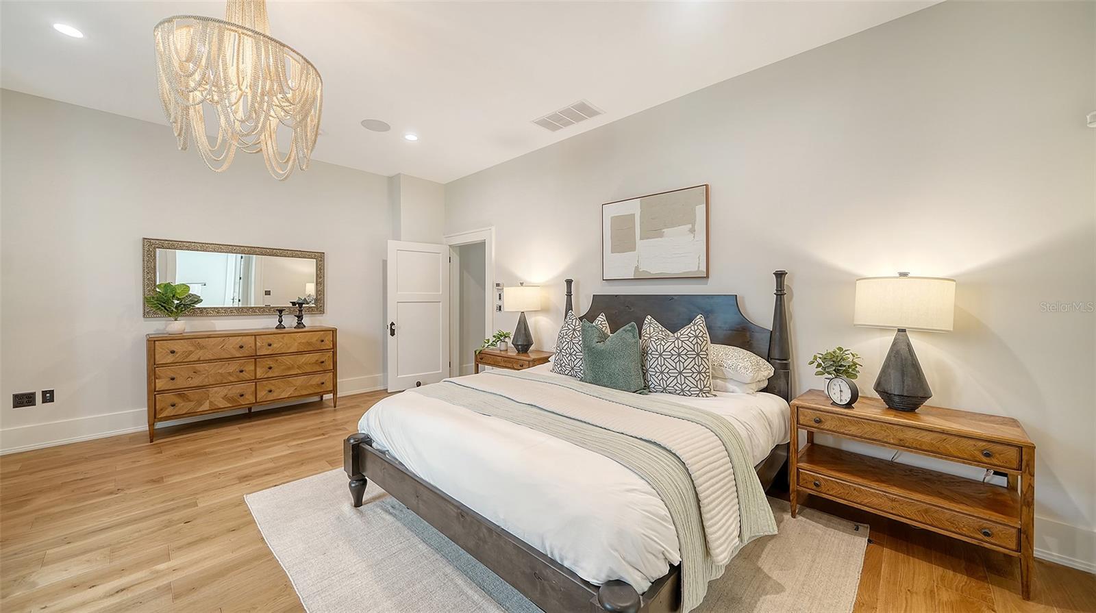 1682 HAWTHORNE ST, SARASOTA, FL, 34239
