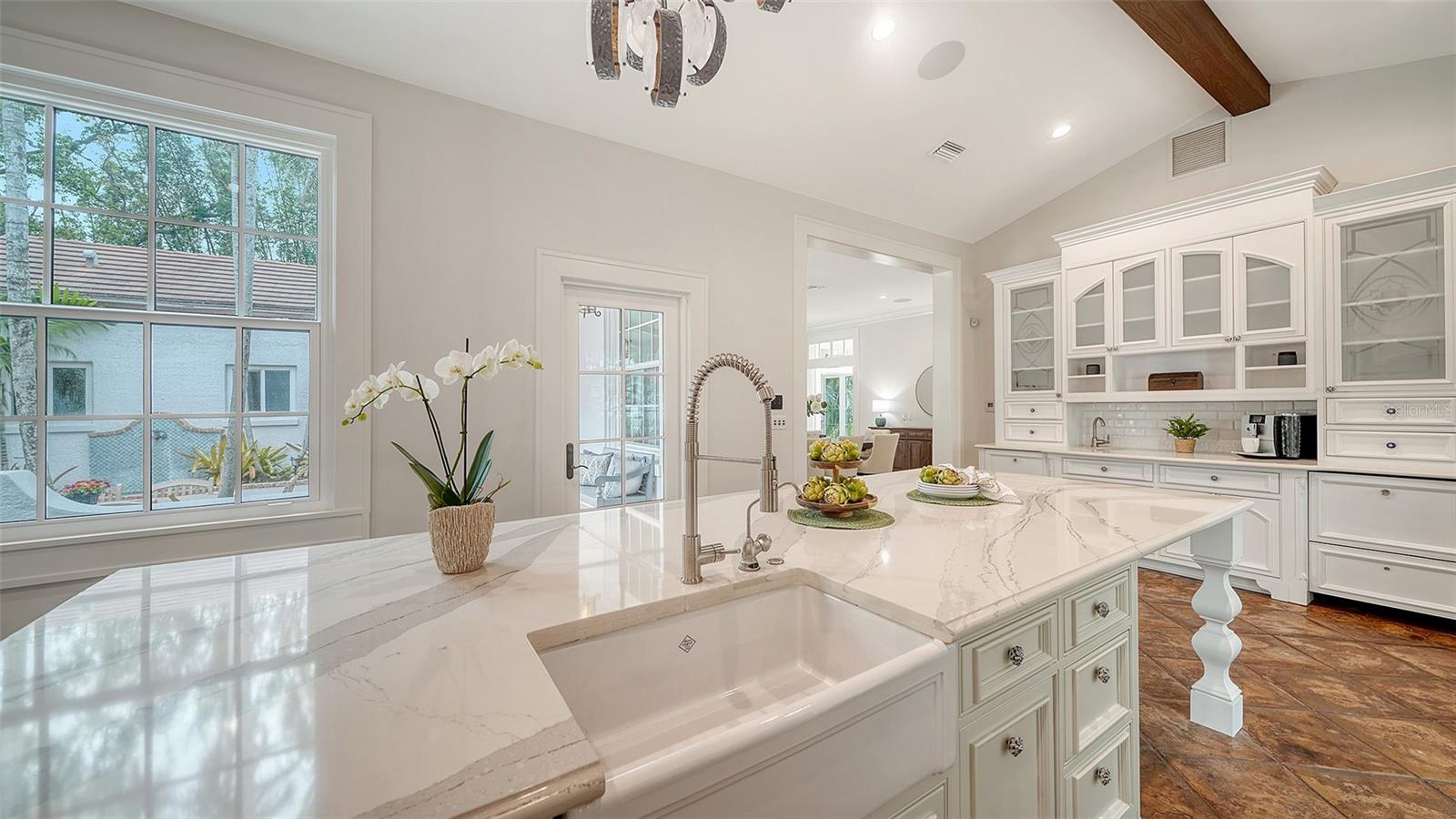 1682 HAWTHORNE ST, SARASOTA, FL, 34239