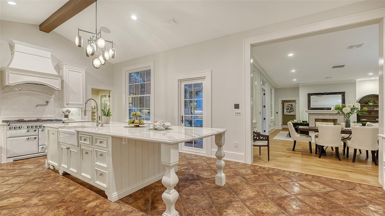 1682 HAWTHORNE ST, SARASOTA, FL, 34239
