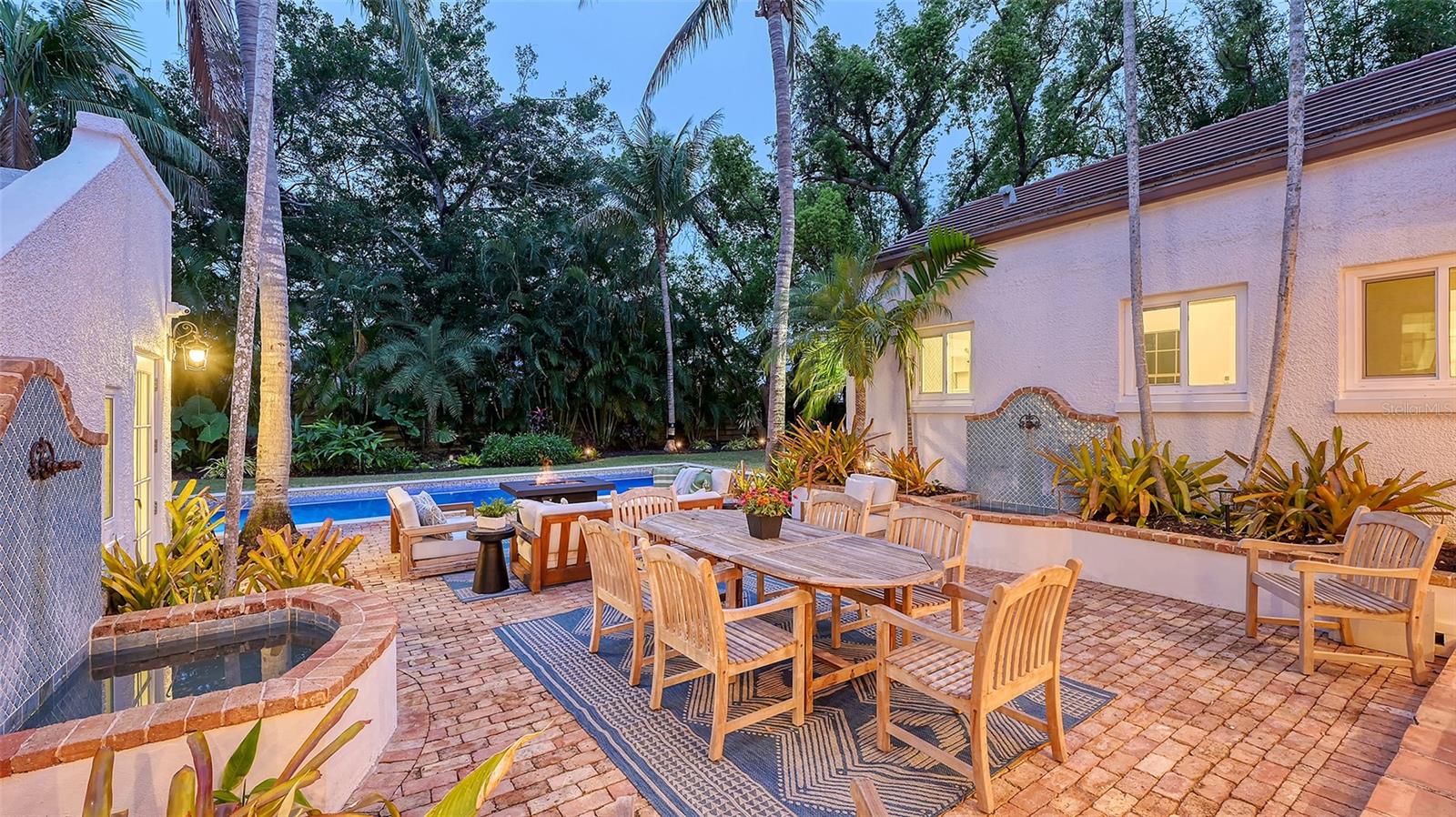 1682 HAWTHORNE ST, SARASOTA, FL, 34239