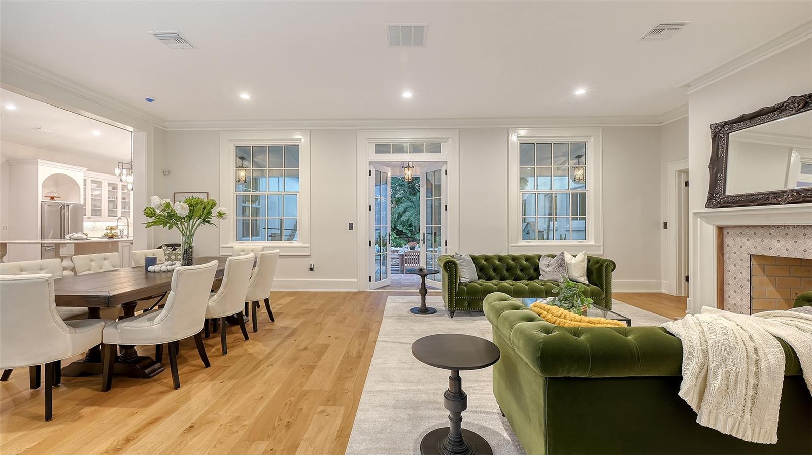 1682 HAWTHORNE ST, SARASOTA, FL, 34239