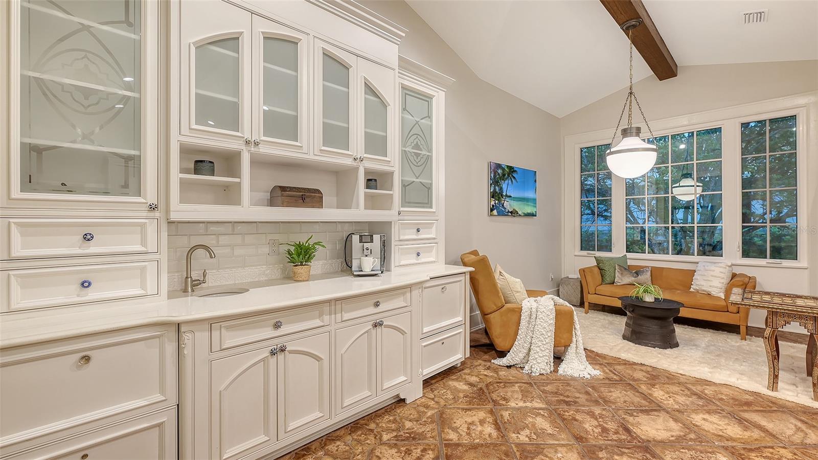 1682 HAWTHORNE ST, SARASOTA, FL, 34239
