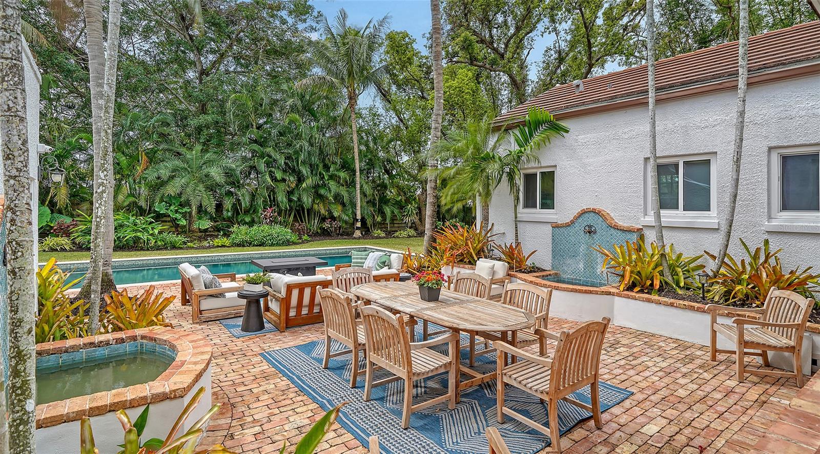 1682 HAWTHORNE ST, SARASOTA, FL, 34239